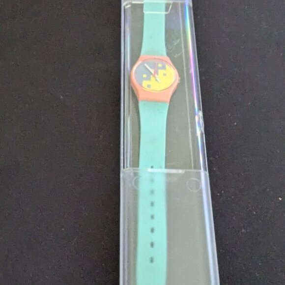 Vintage 80s Swatch Ladies Retro Watch With Case And Warranty Card - Picture 4 of 4